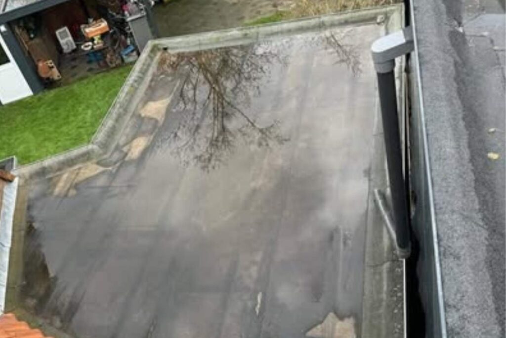 Lekkage of vochtplekken bitumen dak