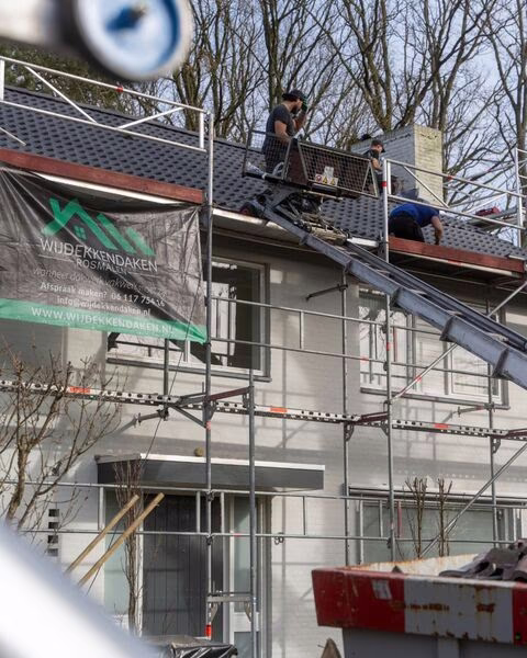Steigerdoek van WijDekkenDaken op de bouwplaats